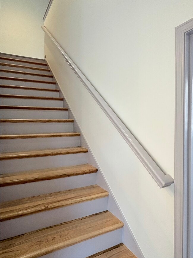 Building Photo - 839 Sweet Bay Ave