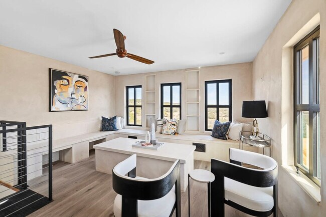 Building Photo - 2701 Bumble Bee Dr