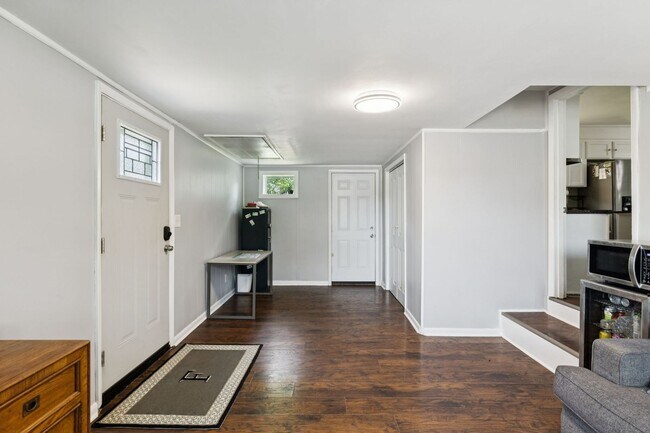 Building Photo - Excellent 3 Bedroom 2 Bath Home Minutes from Downtown!