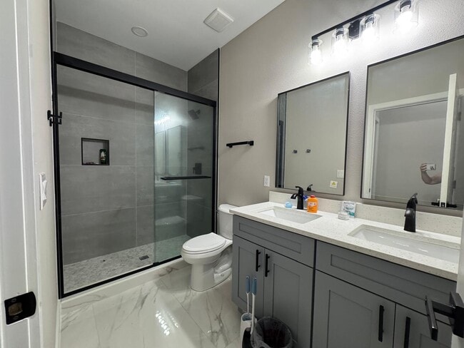 Building Photo - 3224 Raeford Rd