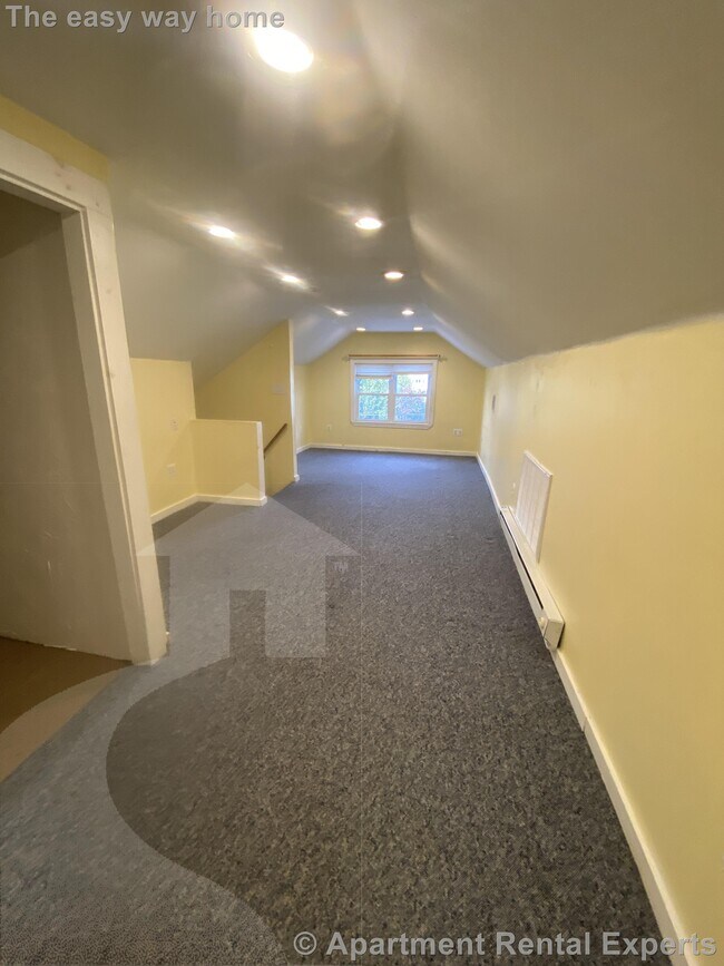 Building Photo - 67 Bristol Rd