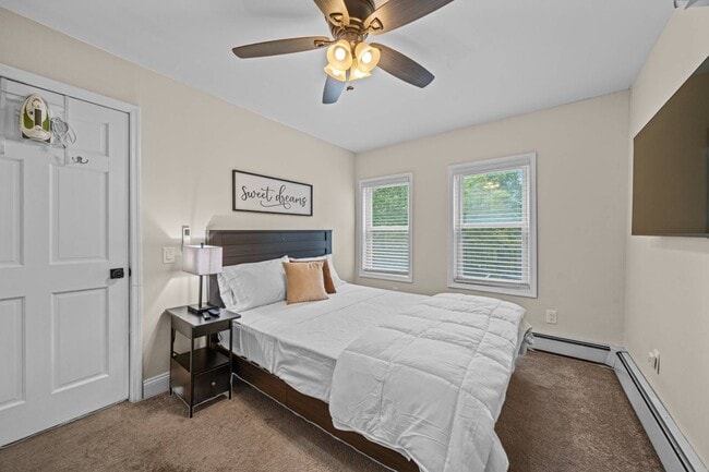 Building Photo - 266 Main St