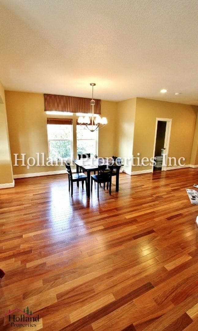 Building Photo - 5502 NE Lagos Ct