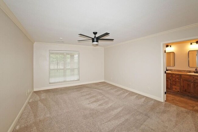 Building Photo - 8108 Knoxville Dr