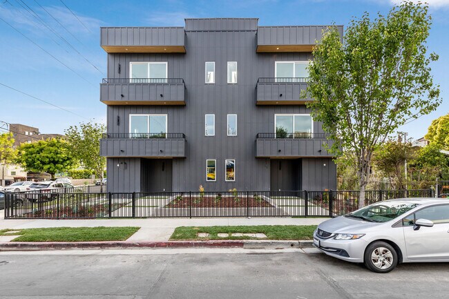 Building Photo - 603 N Harvard Blvd