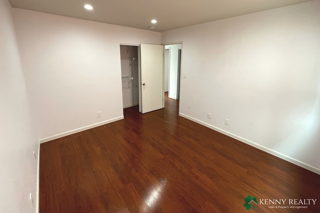 Building Photo - Spacious Six Bedroom, Three Bathroom Home ...