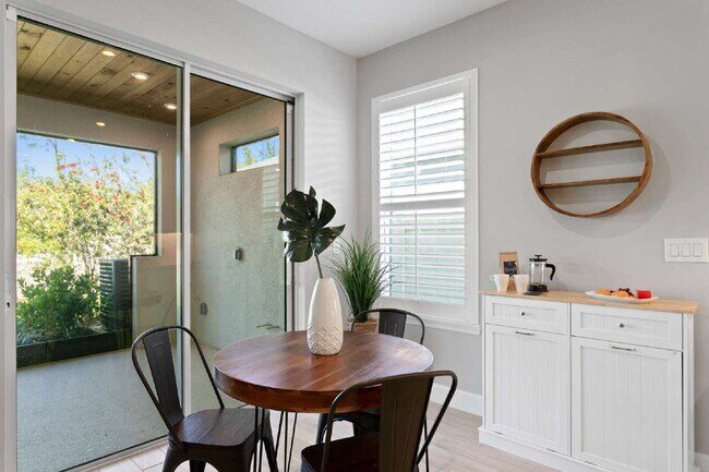 Building Photo - "Spacious 4-Bed, 4-Bath Retreat at 2612 Le...