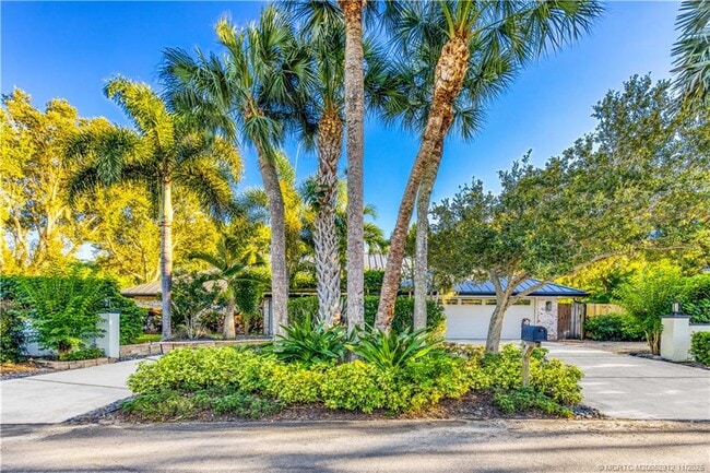 Primary Photo - 7 Oakwood Dr