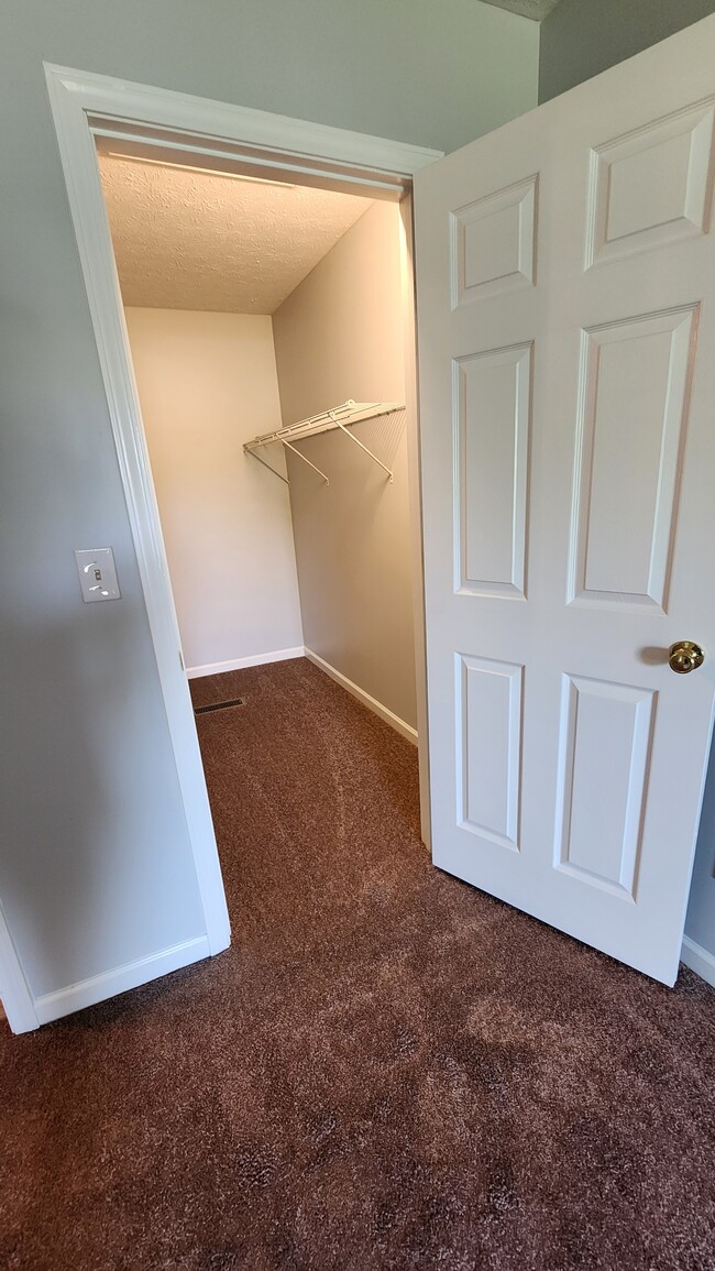 Ensuite Closet - 405 Olympic View Ct