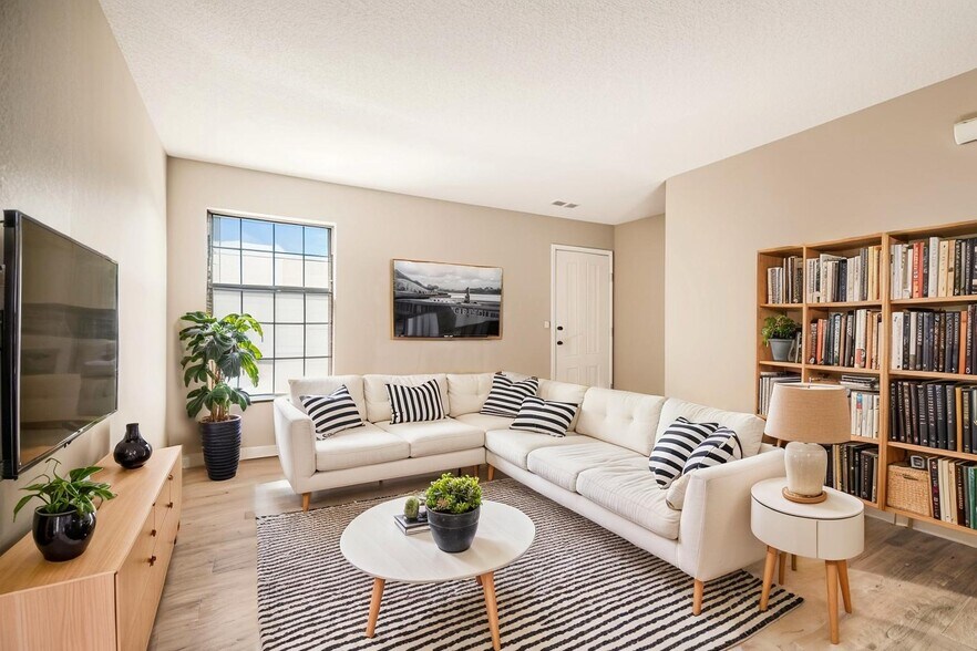 Building Photo - 200 NE Woods Chapel Rd