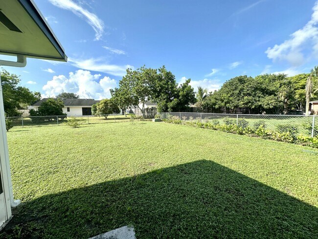 Building Photo - 121 Eider Ct