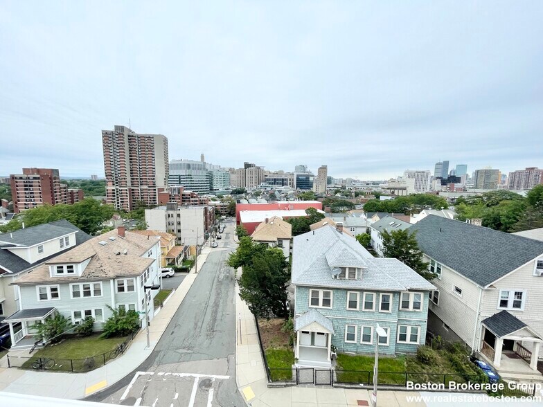 Building Photo - 178 Hillside St