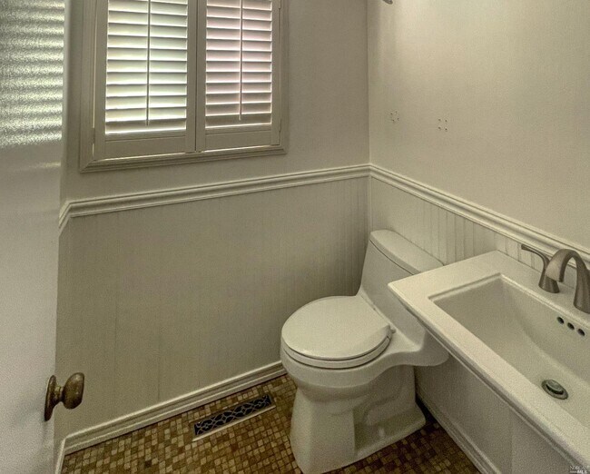 Building Photo - 1521 Genesis Ct