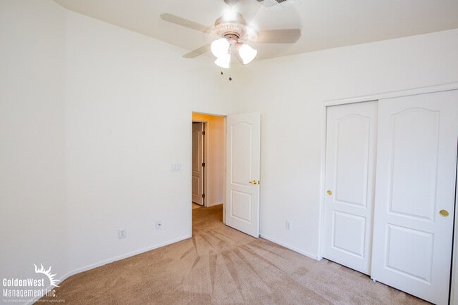 Building Photo - Beautiful Two-Story 3Bdm 2.5Ba Rowhome Nestled in Henderson!