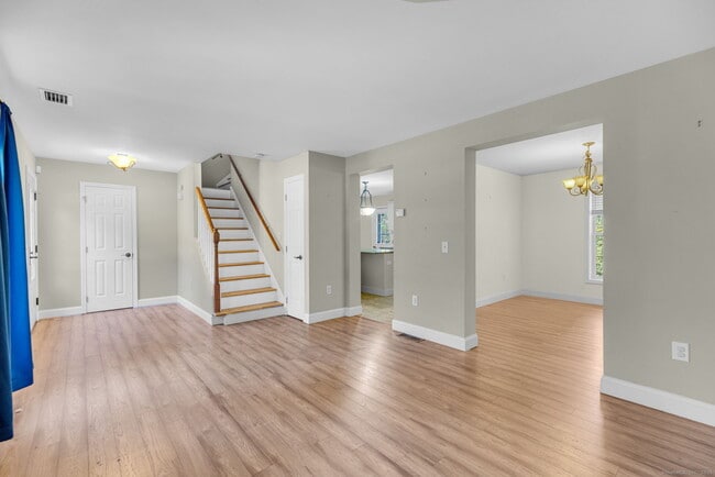 Building Photo - 943 Mt Vernon Rd