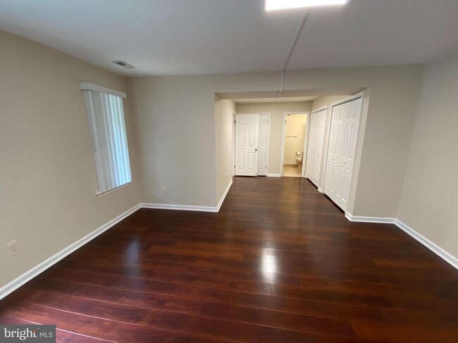 Building Photo - 802 Mountainview Dr