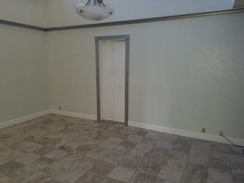 Building Photo - 1400 Pebble Ct