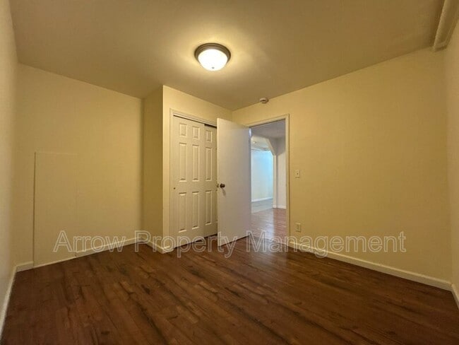 Building Photo - 411 7th St