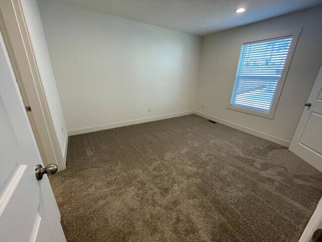 Building Photo - 6656 Pentz Rd