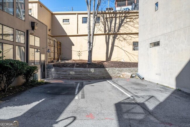 Building Photo - 307 Cherokee Ave SE