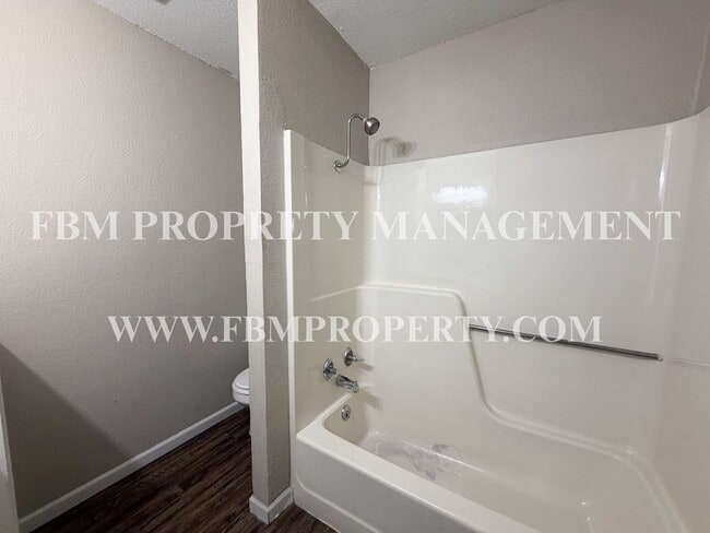 Building Photo - 3224 W 8th Ave