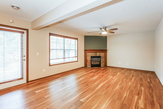 Building Photo - 15640 60th Ave N