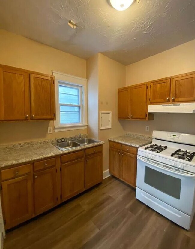 Building Photo - Welcome to your next home!