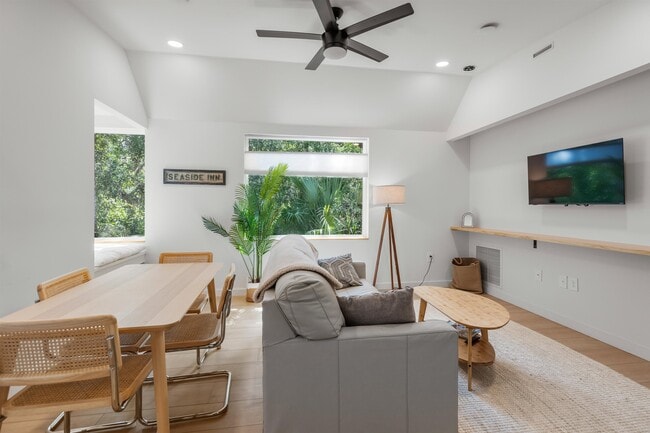 Building Photo - 793 Chapin St