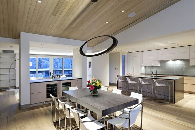 Building Photo - 126 Juan St