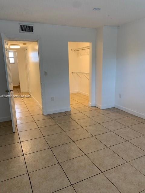 Building Photo - 9357 Fontainebleau Blvd