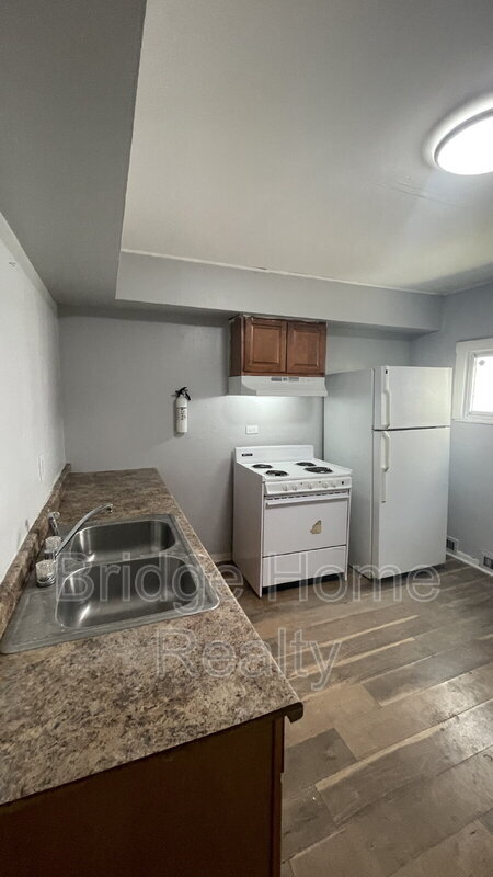Building Photo - 447 Hays Ave