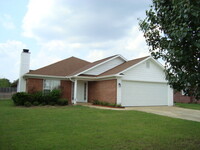 Building Photo - 3 Bedrooms 2 Baths Double Garage home, Gar...