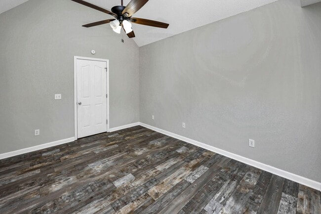 Building Photo - Refined 3-Bedroom Home with New LVP Flooring in Prime West Columbia Location!