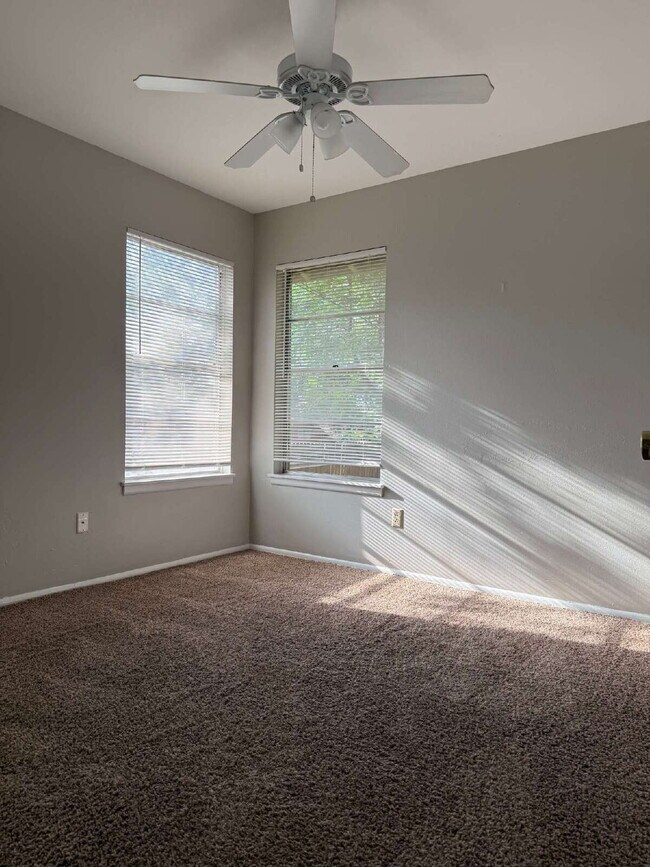 Building Photo - 5702 Ben Casey Dr