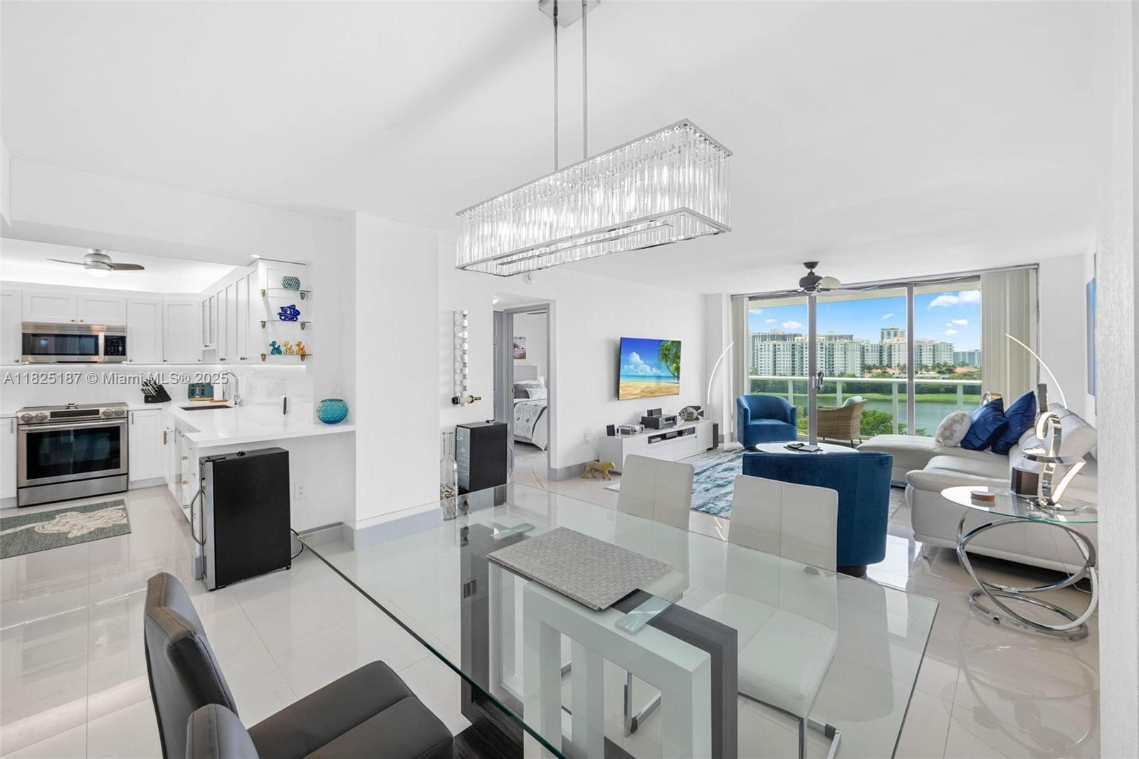 Building Photo - 3675 N Country Club Dr