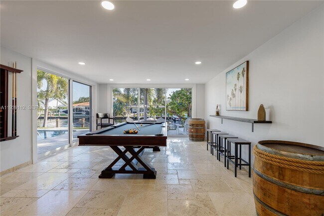 Building Photo - 3010 NE 58th St