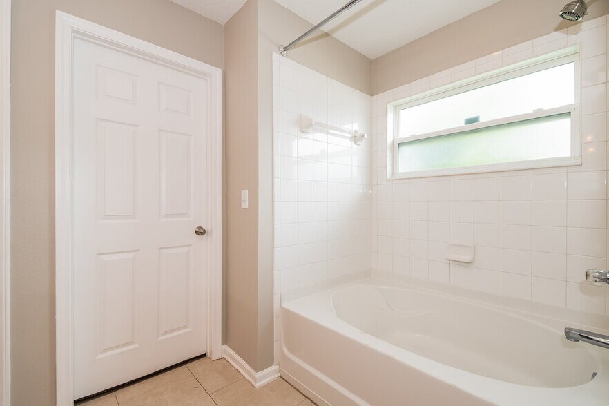 Building Photo - 16247 Magnolia Grove Way