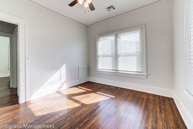 Building Photo - Charming 3/1 Near TU! Make this your new home!