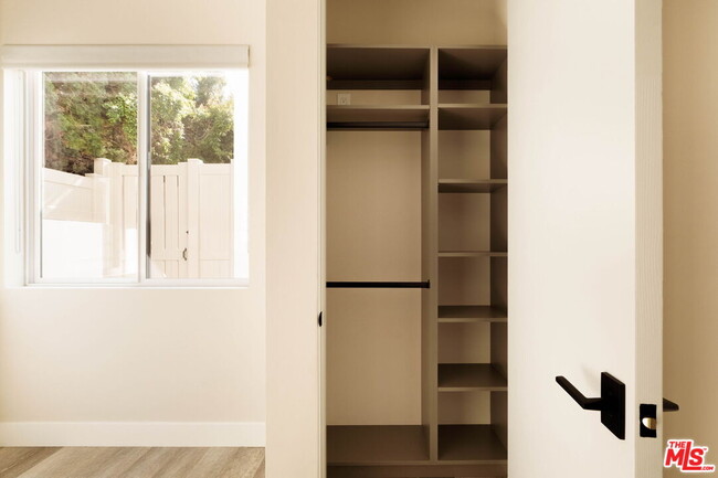 Building Photo - 2325 27th St