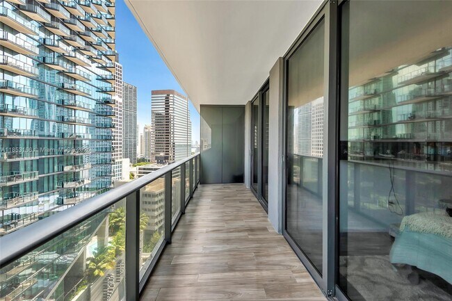 Building Photo - 801 S Miami Ave