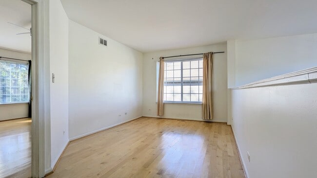 Building Photo - 1910 Avalon Dr