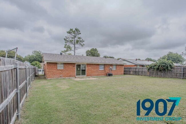 Building Photo - Charming 3-Bedroom Home in Moore with Spac...