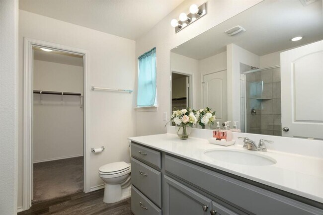Building Photo - 482 Thornless Cir