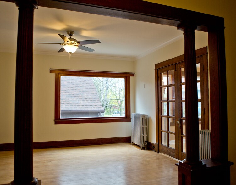 Building Photo - 225 Buell St