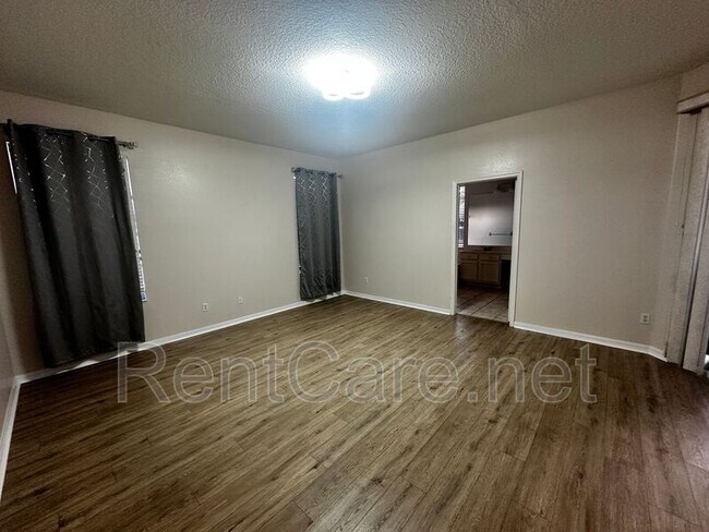 Building Photo - 1363 Glenwick Dr