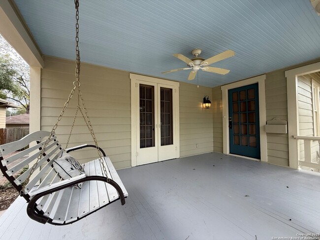 Building Photo - 334 W Gramercy Pl