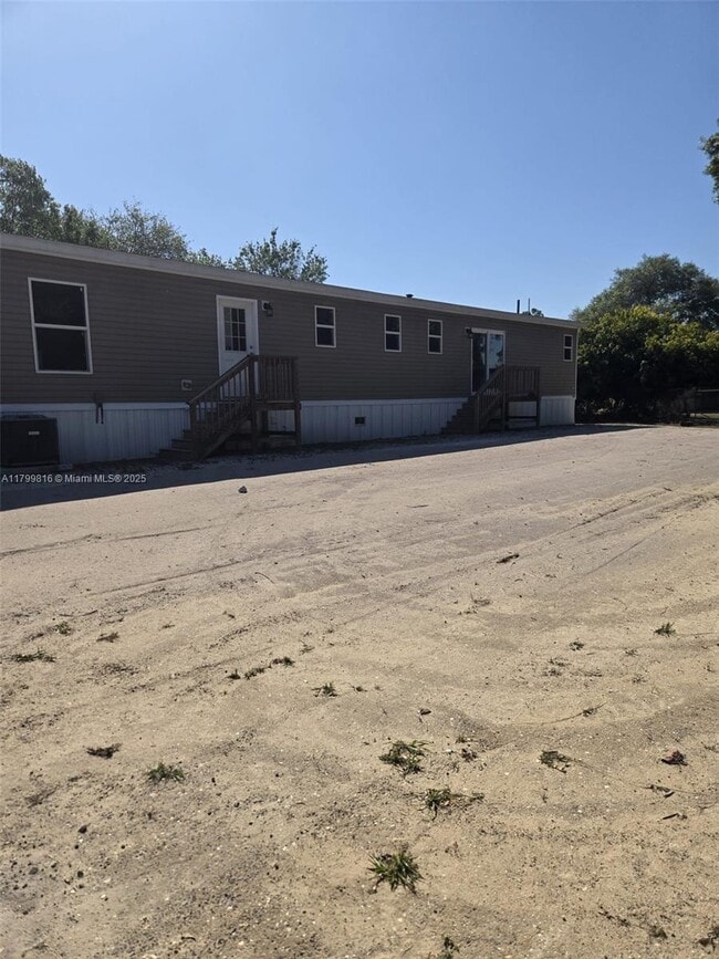 Building Photo - 870 N Isora St