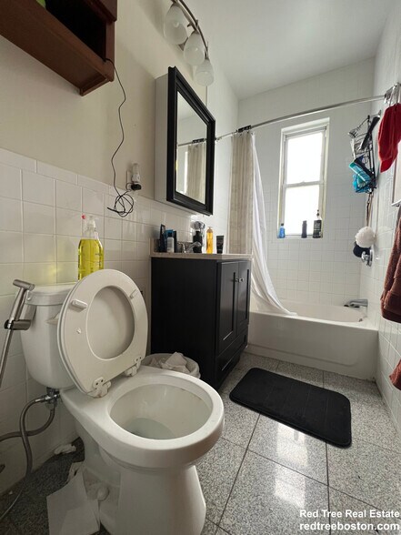 Building Photo - 190 Highland St