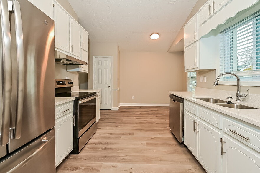 Building Photo - 5815 Mistyview Dr