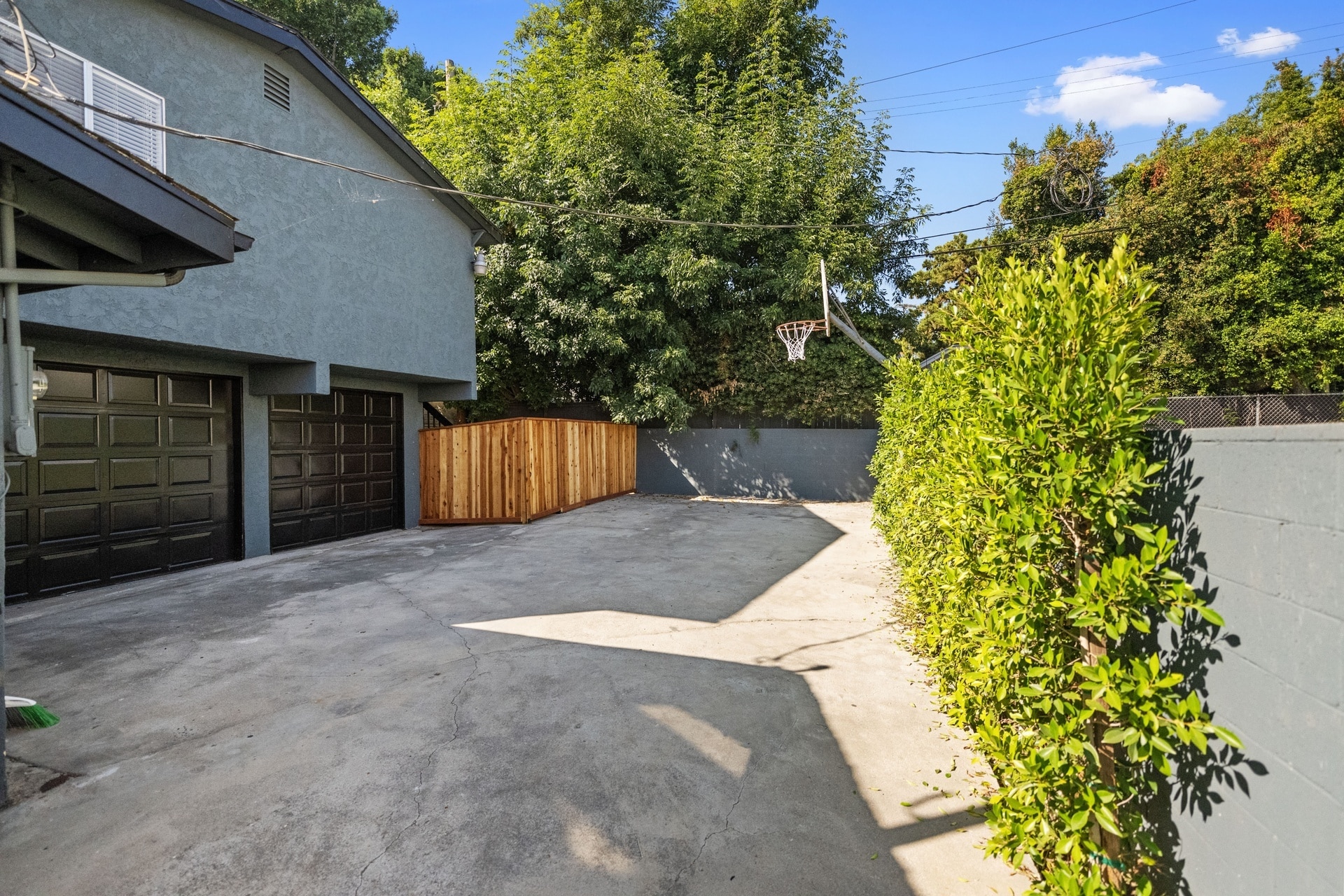 Building Photo - 817 N Hobart Blvd